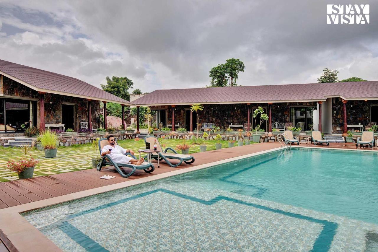Stayvista'S The Earthen Boutique - City Escape With Spacious Pool, Terrace, Lawn & Indoor-Outdoor Games Udaipur Ngoại thất bức ảnh