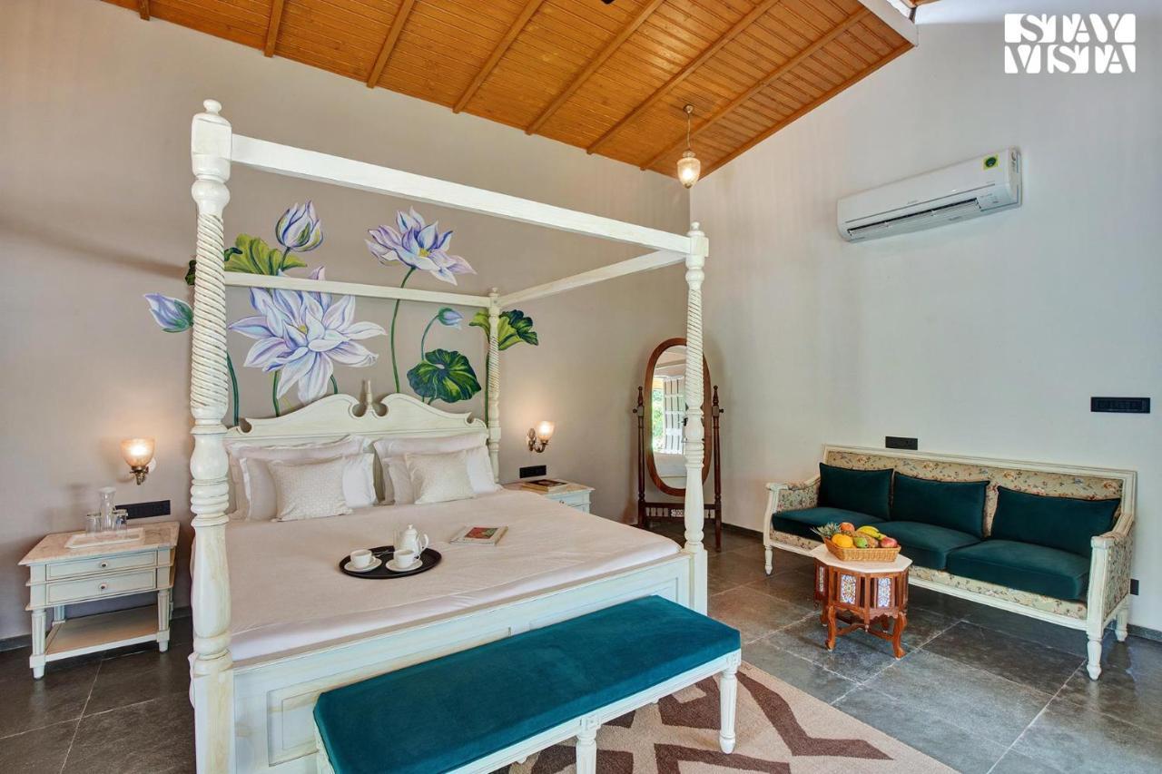 Stayvista'S The Earthen Boutique - City Escape With Spacious Pool, Terrace, Lawn & Indoor-Outdoor Games Udaipur Ngoại thất bức ảnh